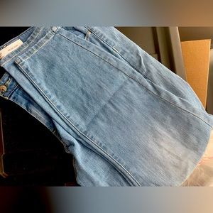 Signature Mid Rise tapered ankle jeans